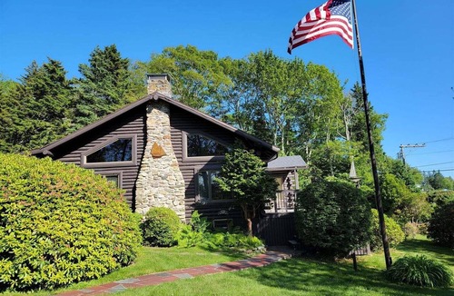 Boothbay Harbor House | Salt Water Lodge: Spacious 4-bedroom getaway in scenic Boothbay Harbor, ME.