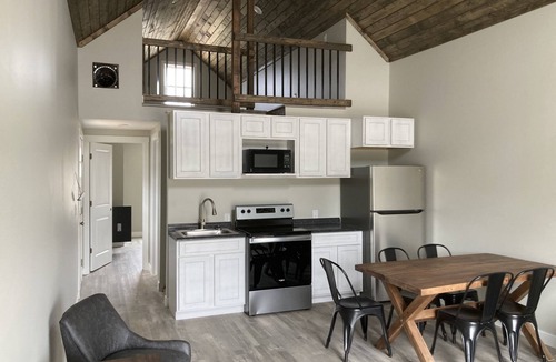 Monroe City Cabin | Salty Cedar Cabins #3
