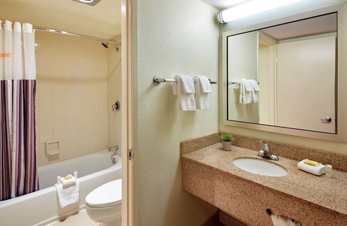 Mission Valley Hotel | San Diego Retreat: Cozy Room by SeaWorld with Pool | 4 Family Rooms