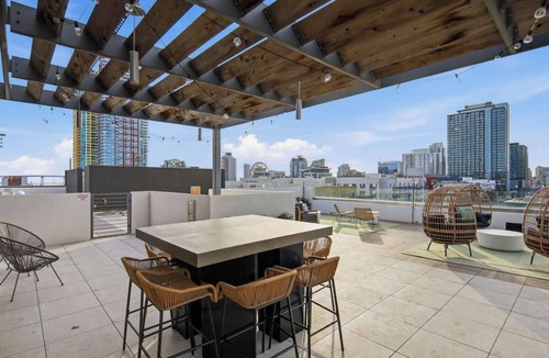 East Village Apartment | San Diego Skyline - Downtown Apartment