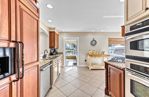 Siesta Key House | Sand Dollar Cottage | Waterfront Home w/Private Pool & Kayaks! Minutes to Siesta Key Beach!