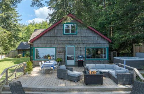 Eastsound House | Sandy Beachfront, Hot Tub, Pet-Friendly, Kayaking