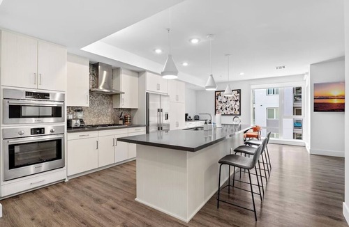 Marina Peninsula Bed & Breakfast | Sapphire Loft – Stunning Two-Story Marina Escape Top-Floor Retreat