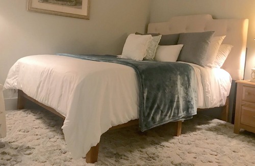 Baldwin Park Cottage | Savannah Charm Poolside Cottage - 3 mins fr Downtown!