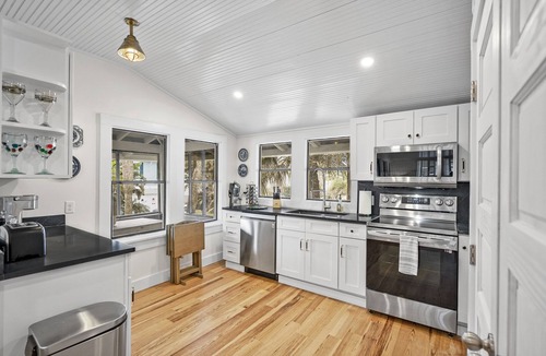 Atlantic Shores Cottage | Schmidt’s Creek Beach Cottage Top Level pets welcome