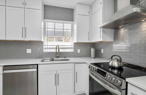 Naples Park House | Sea Breeze Paradise - Walk to Vanderbilt Beach and Mercato, Heated Pool Home