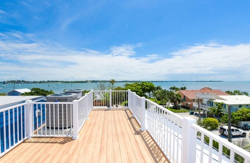 Bradenton Beach House | Sea Forever by AMI Locals