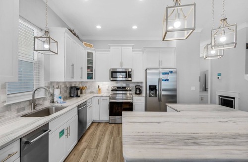 Emerald Waters Village House | 🌴 Sea Ya Sun 4BR | FAB Kitchen 2 Pools Miramar Beach 🏖️