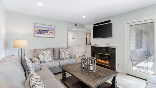 Monarch Beach Apartment | Seabreeze Retreat by AvantStay