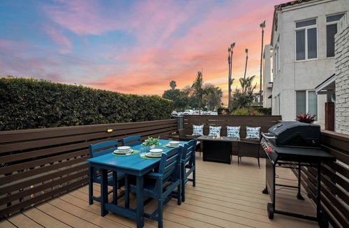 Beach Barber Tract House | Seaside 1BR Steps to Windansea Beach & Peek Views