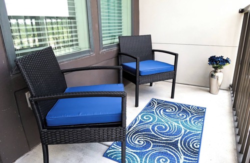 Highlands Apartment | Seaside Retreat - 1BD Lux King in NE Jax