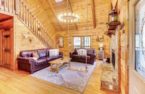 Cherry Log House | Secluded Cherry Log Cabin w/Hot Tub + Swings!