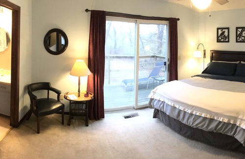 Carbondale House | Secluded Wine Trail Getaway with Theater Room