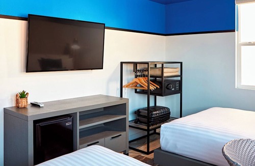 North Pacific Beach Hotel | Serene Beachside Room Ideal for Family Ocean Fun