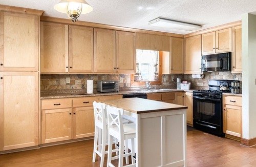 Pensacola Cottage | Serene cottage on 3 acres w pond. 10mins to Perdido Key beaches- no hidden fees.