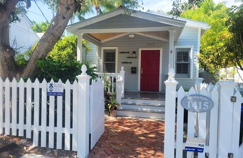 Meadows House | Shady Palms - Stay In Comfort- May - Aug 10% OFF - 2BD/2.5Bath - Private Pool