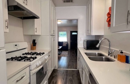 Sherman Oaks Apartment | Sherman Oaks Apt: Free Parking, Near Universal Studios