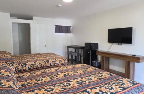 Bloomington Hotel | Sierra Crossing Motel