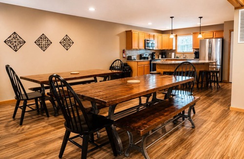 Lake Harmony Estates House | Silver Spring Lodge by PMR, 8BR Lake View, Hot Tub, Game Room, Fire Pit