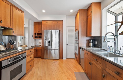 Central Mission Beach House | Single Family Waterfront Home in Mission Beach w/Hot Tub