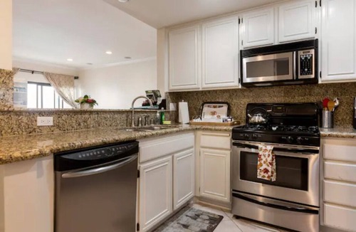 Playa Del Rey Condo | Skip the Hotel! Your Stylish Los Angeles Retreat for Extended Stay!