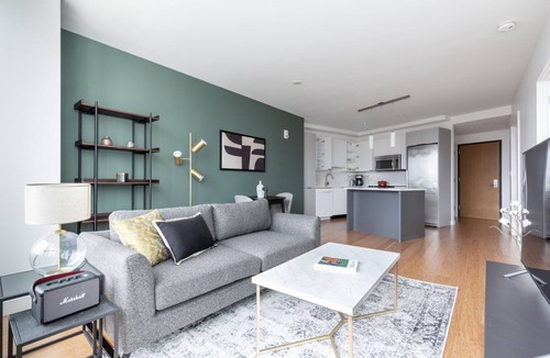 Chinatown Apartment | Sleek Downtown 1BR w/W/D in unit, Gym, Doorman by Blueground