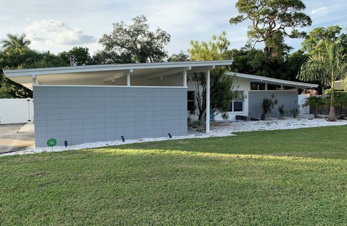 Bradenton House | Sleek Mid-Century Modern House Close To Beach