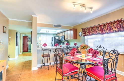 Pensacola Beach Condo | Sleek Pensacola Beach Condo: Patio, Walk to Beach
