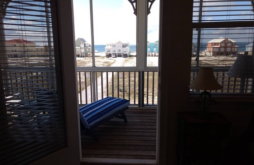 Morgantown House | Sleeps 10: 3 King/2 Bunk, Steps to Beach, Wagons & Beach Paraphernalia Included