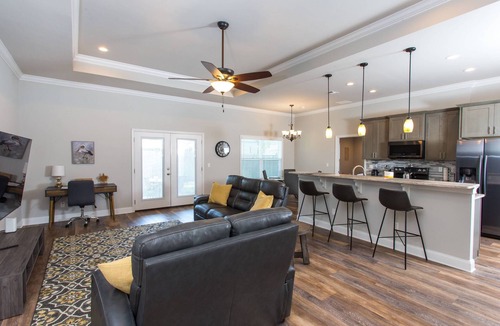 Mary Esther House | Snowbird friendly rate | Next to Hurlburt | Between Navarre & FWB | Pet Friendly | Fenced Yard