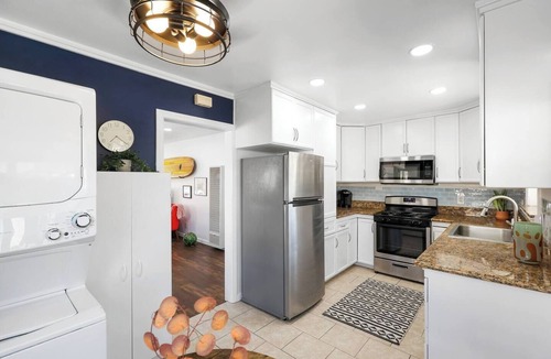 Norwalk House | SoCal Surf House | 3BR w/ Backyard Close to SoFi