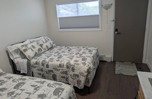 Canaan Apartment | South of the Border VT Room 4
