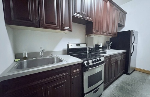 Midtown West Apartment | Spacious 2BR in Hell’s Kitchen, Walk to Times Square & Broadway Sleeps 12
