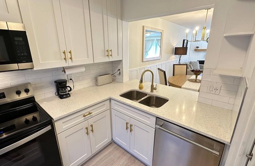 Southside House | Spacious 2BR Townhome with Private Baths