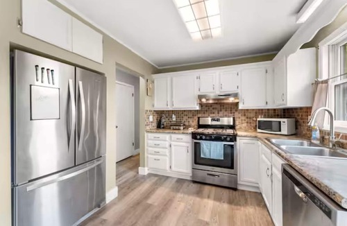 Cary House | Spacious 3 Bedroom