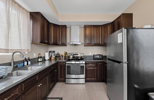 San Gabriel House | SPACIOUS 3-bedroom house FREE PARKING & Centrally Located Disney & Universal