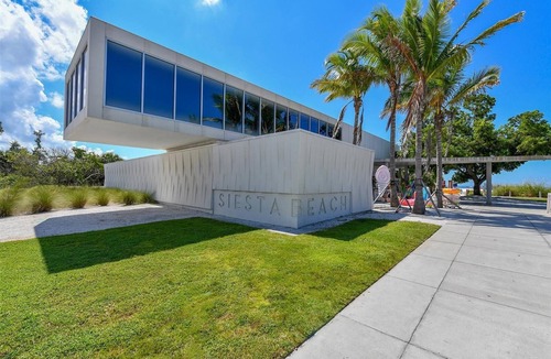 Lake Sarasota House | Spacious 4-bedroom house in delightful Sarasota with WiFi, AC
