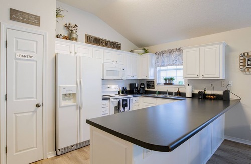 Northwest Pensacola House | Spacious 4 BR Home near shopping, dining & beaches