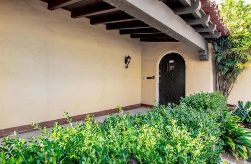 Greater Wilshire - Hancock Park House | Spacious 4BR Spanish Villa In Hancock Park