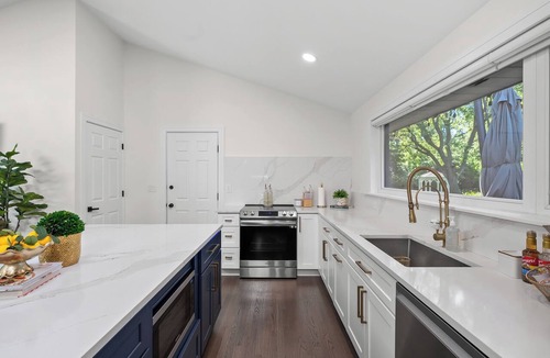 Benton Harbor House | Spacious 5-bedroom house in beautiful Benton Harbor with Hot Tub/Fire Pit