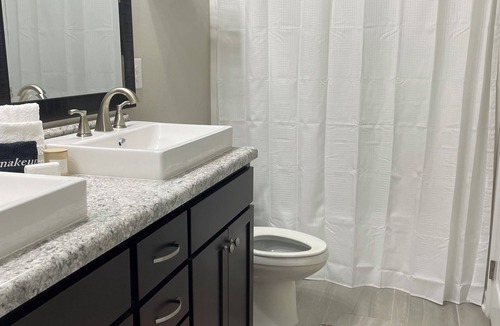 Crestview House | Spacious 5-bedroom house with AC, WiFi in charming Crestview