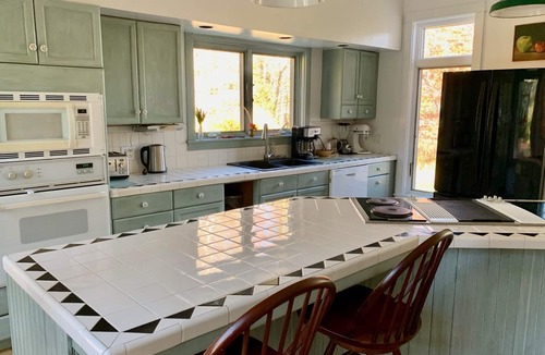 Bar Harbor House | Spacious 6 Bedroom Orchard House close to Acadia and the Shore.