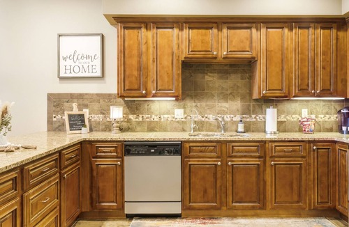Branson Condo | Spacious Branson Condo w/Pool, Elevator & Great Location Near All Attractions!