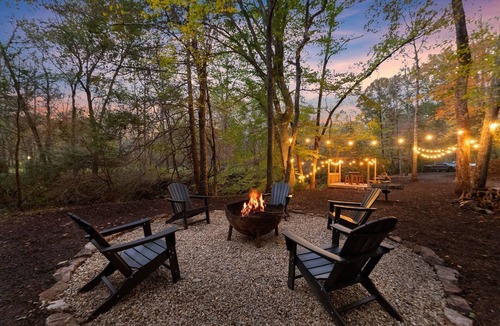 Dahlonega Cabin | Spacious Cabin RIGHT ON THE RIVER in Dahlonega I Hot Tub Sauna Fire Pit Game Rm