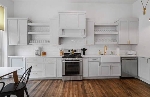 Central West End House | Spacious Charming Home ABODEbucks