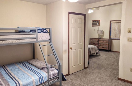 Briar Crest Woods Cottage | Spacious Cottage in lake community W/Hot tub