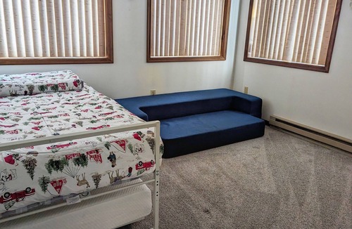 Briar Crest Woods Cottage | Spacious Cottage in lake community W/Hot tub