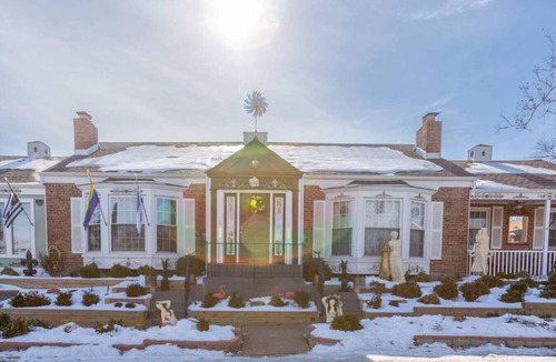 Northampton House | Spacious & Elegant 4 Bedroom Pet-Friendly Townhome – Sleeps 10