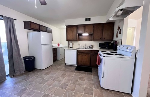 Plainview Apartment | Spacious Extended-Stay Townhome | Cook & Relax!