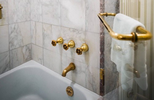 East Village Hotel | Spacious Guest Room Near Zoo – 3 Miles Away | Valet Parking Available